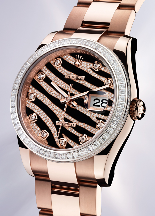 Diamonds plating black dials add more luxury for outstanding fake watches.